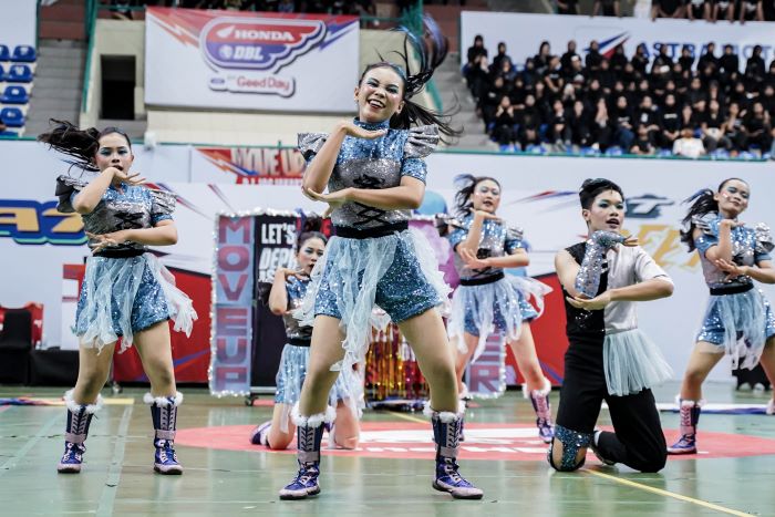 ENERGIK: Tim 212 Dance Crew dari SMAN 1 Wates saat tampil di ajang Dance Competition 2024 Honda DBL with Kopi Good Day 2024 D.I. Jogjakarta ini.