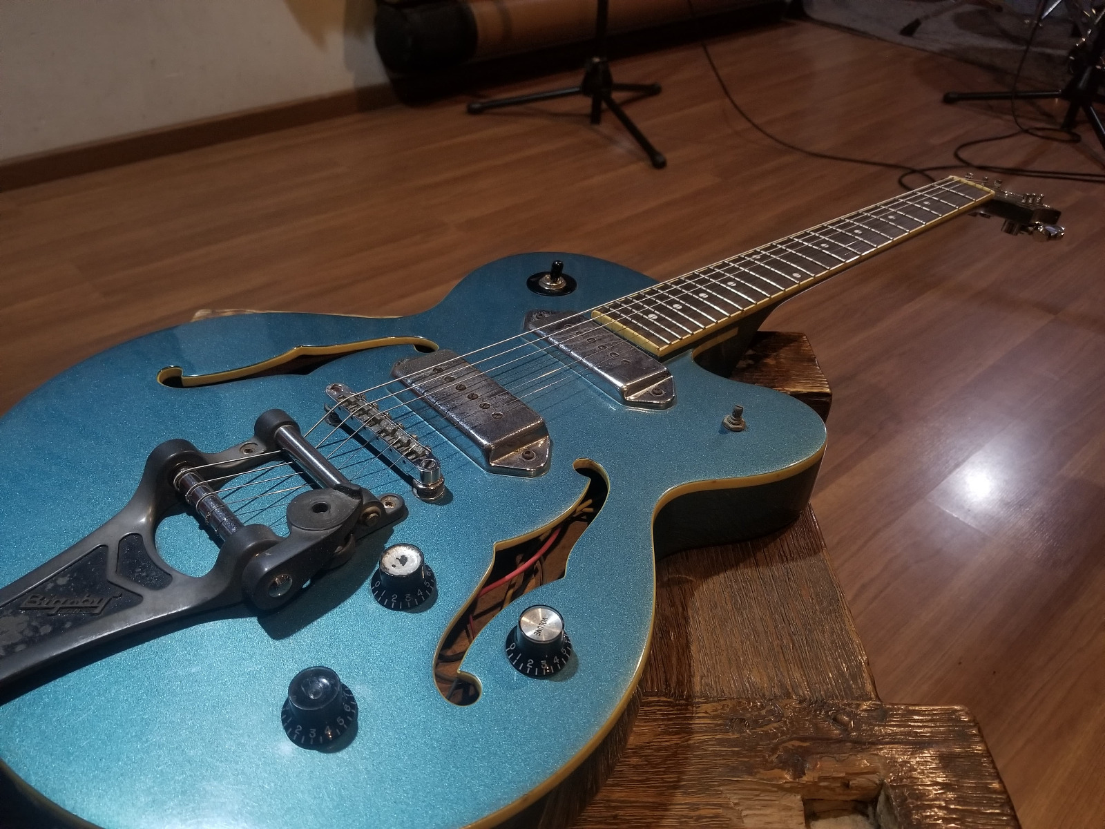 Gitar Elektrik Epiphone.