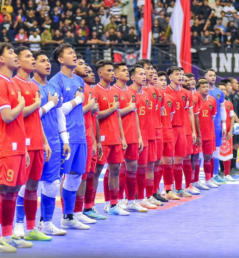 Para Pemain Timnas Futsal Indonesia Menyanyikan Lagu Kebangsaan Indonesia Raya.&nbsp;