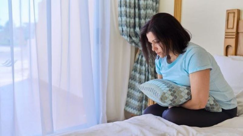 ilustrasi wanita sedang anyang-anyangan (pinterest)