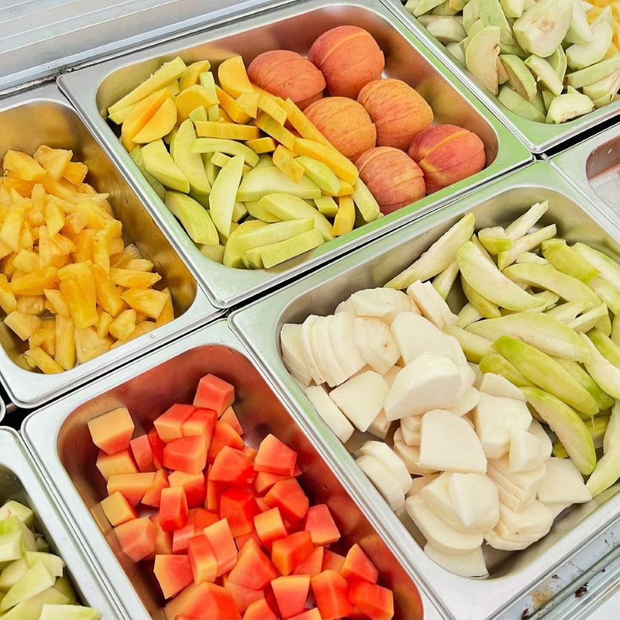 Display buah segar di Frujak.