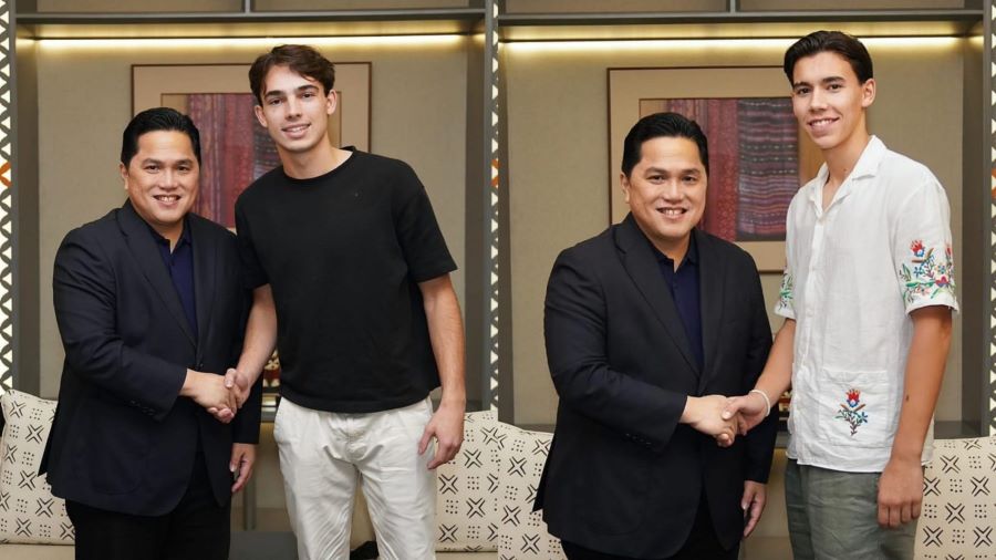 Unggahan Erick Thohir yang bersalaman dengan pemain baru.