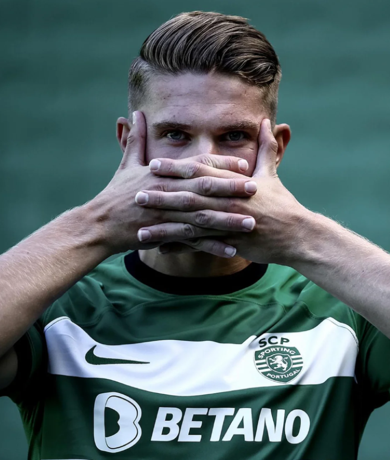 Viktor Gyokeres seorang striker berkebangsaan Swedia.