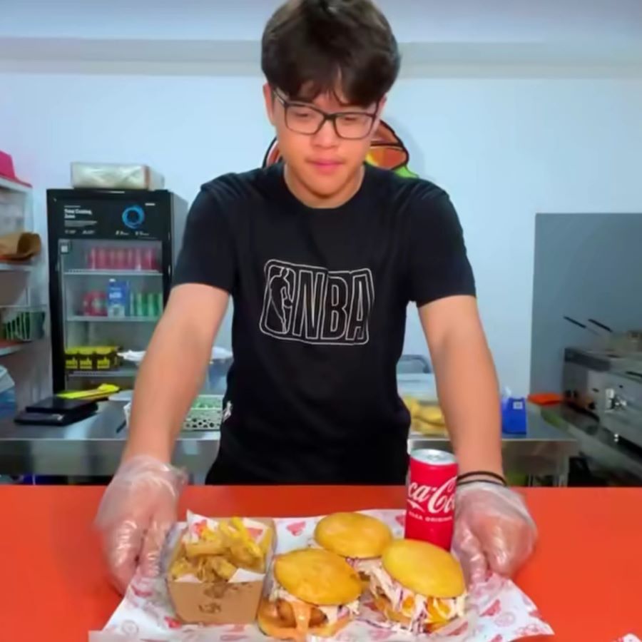Jethro Nugroho, owner Jet Bite Burger.