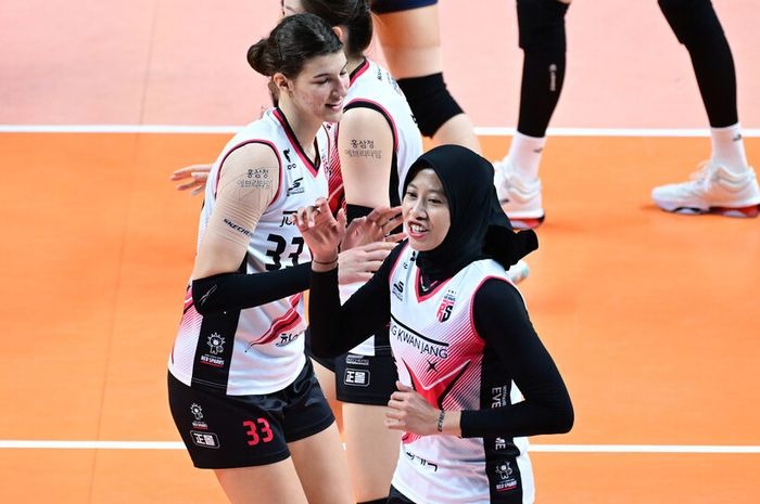 Megawati Hangestri Pertiwi (Berjilbab) bawa Red Sparks menang dramatis atas GS Caltex pada putaran kedua Liga Voli Putri Korea Selatan musim 2024-2025 di Janchung Arena, Sabtu 23 November 2024.