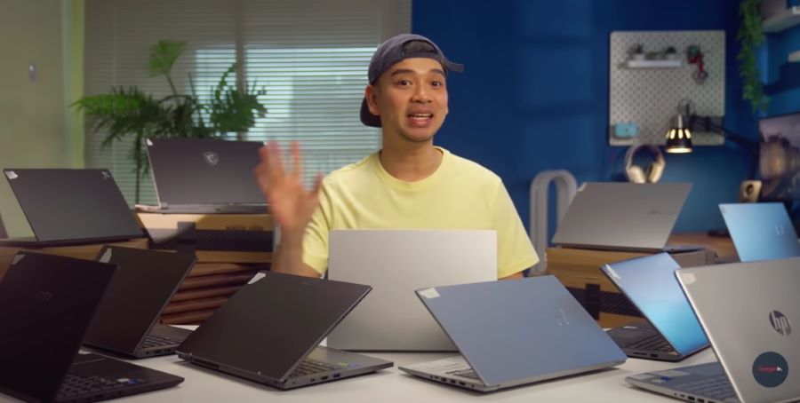 David Gadgetin mereview beberapa merek laptop.