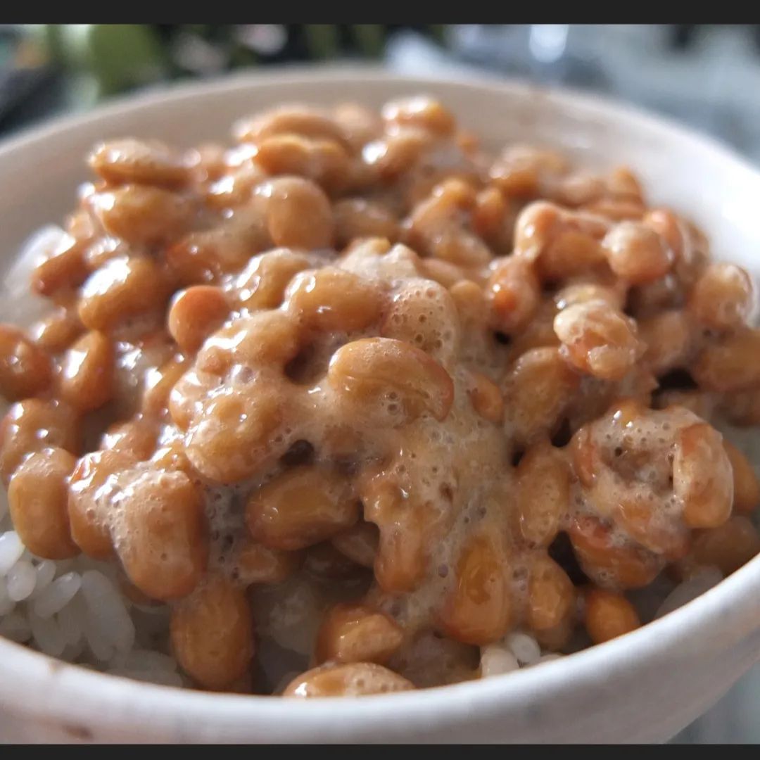 natto yanng dijadikan toping nasi.