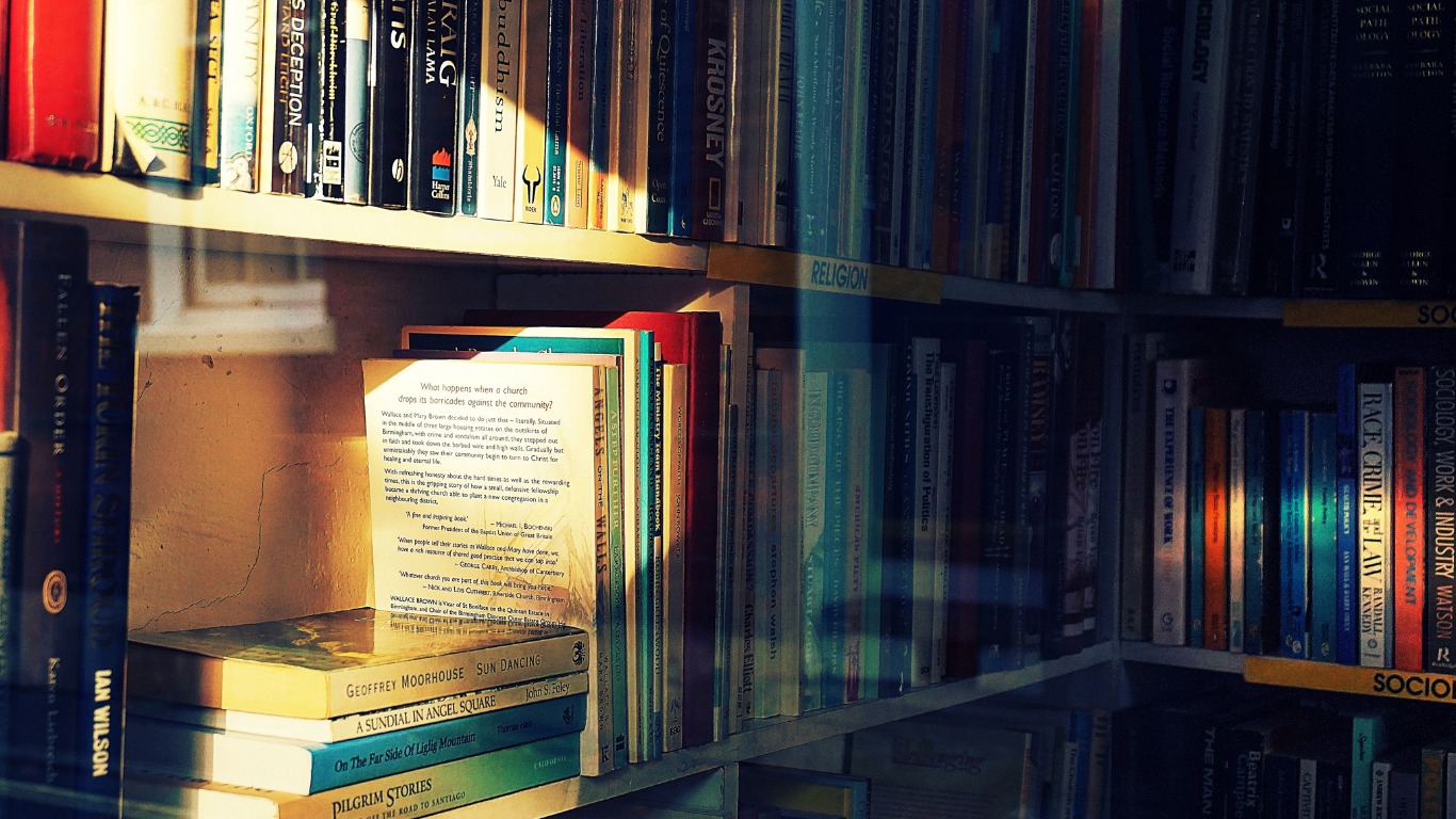 Ilustrasi rak buku.  (Canva)