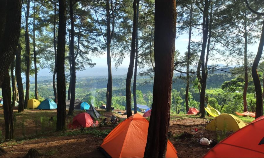 Destinasi wisata yang cocok untuk camping.