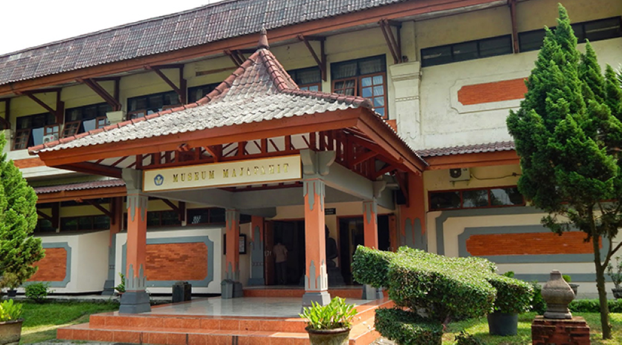 Wisata sejarah di Museum Majapahit Trowulan.