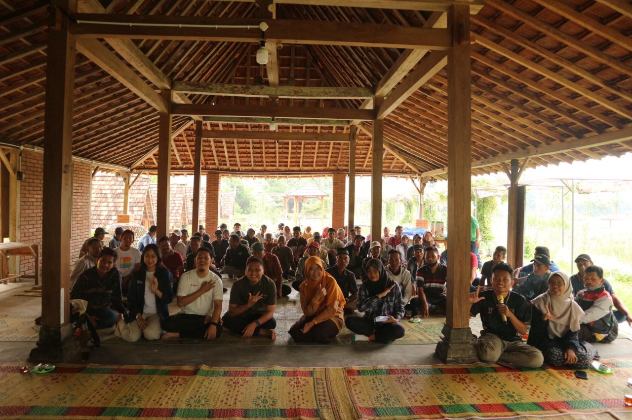 Tim Peneliti dan Mahasiswa UGM mengadakan seminar pertanian dan sosialisasi TanTera kepada petani di Kampung Mina Padi Samberembe,  Sabtu (1/2/2025).