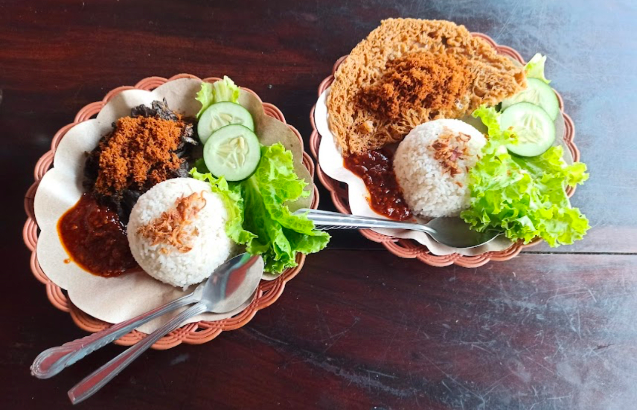 2 porsi menggugah selera dari Nasi Uduk Paru Pak Di. (Dok. Google photo by Eigner)