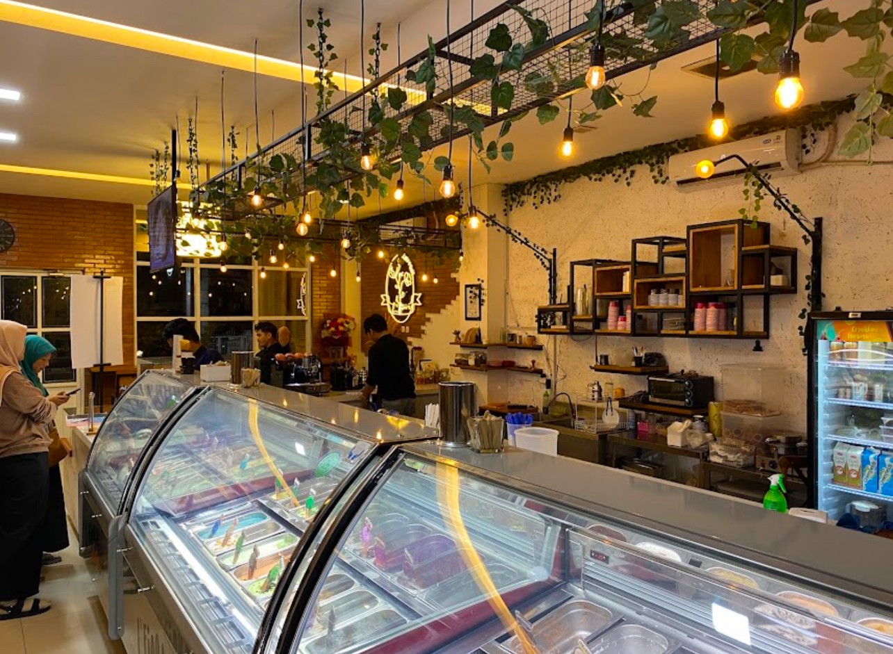 Suasana di dalam L&rsquo;Fiora Gelato.  (Dok. Google Photo by a lisnanto gathi)