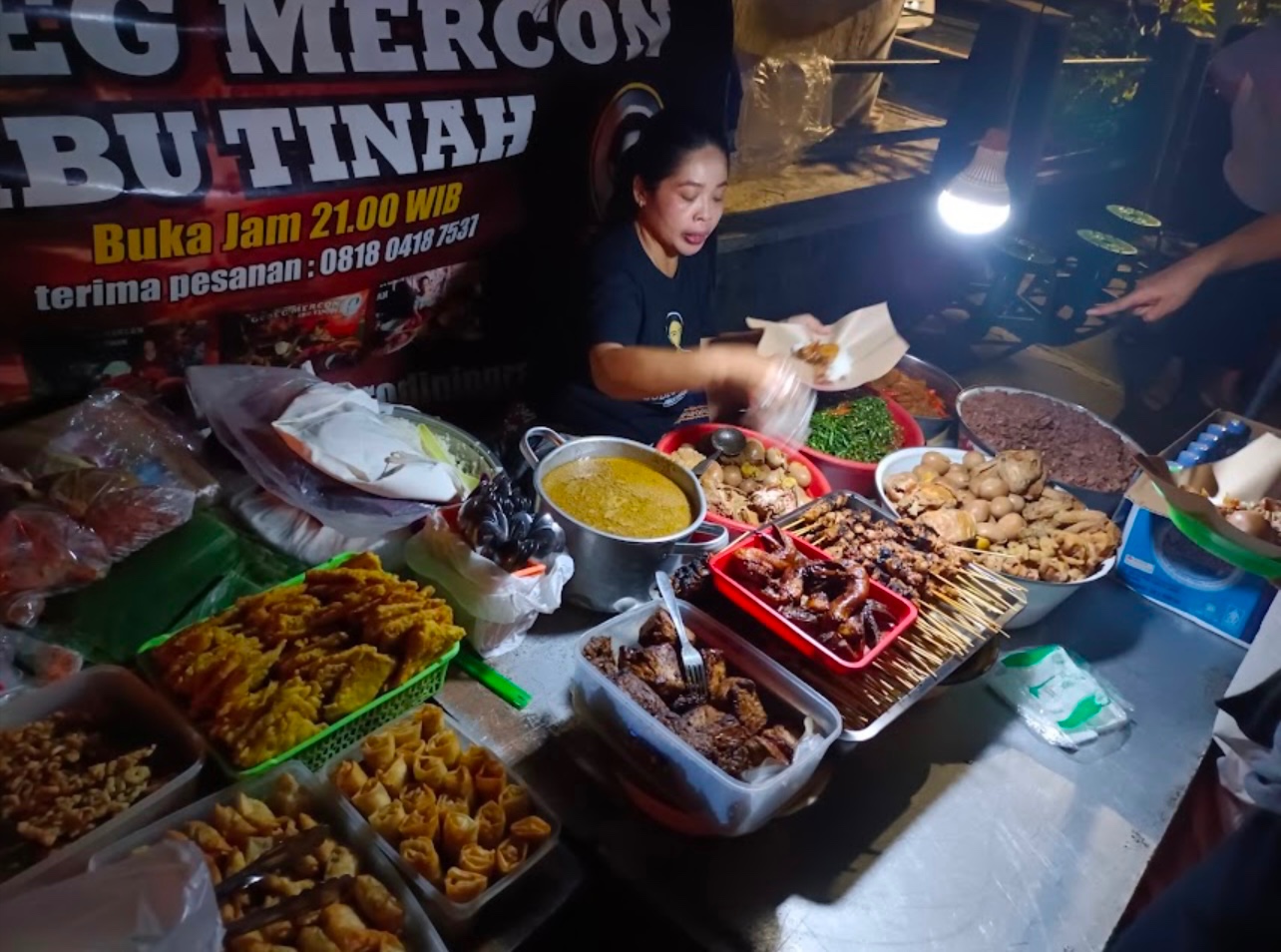 Warung Gudeg Mercon bu Tinah.  (Dok. Google Photo by aidan moeliono)