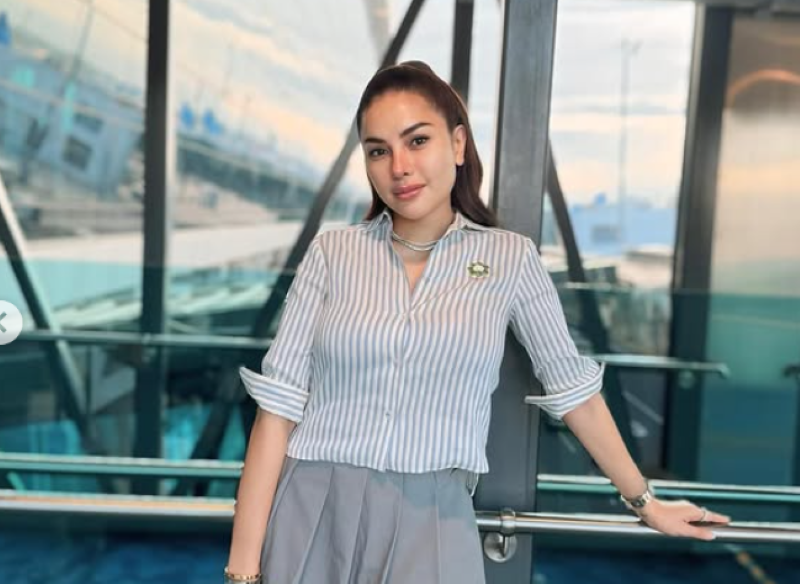Artis Nikita Mirzani Mawardi.