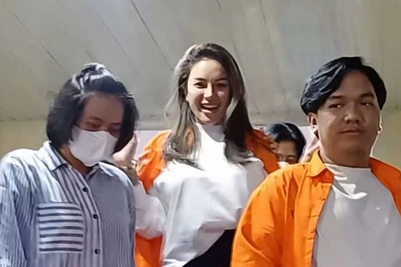 Penahanan resmi oleh Direktorat Reserse Siber Polda Metro Jaya kepada Nikita Mirzani dan Asistennya IM pada Selasa (4/3/2025).