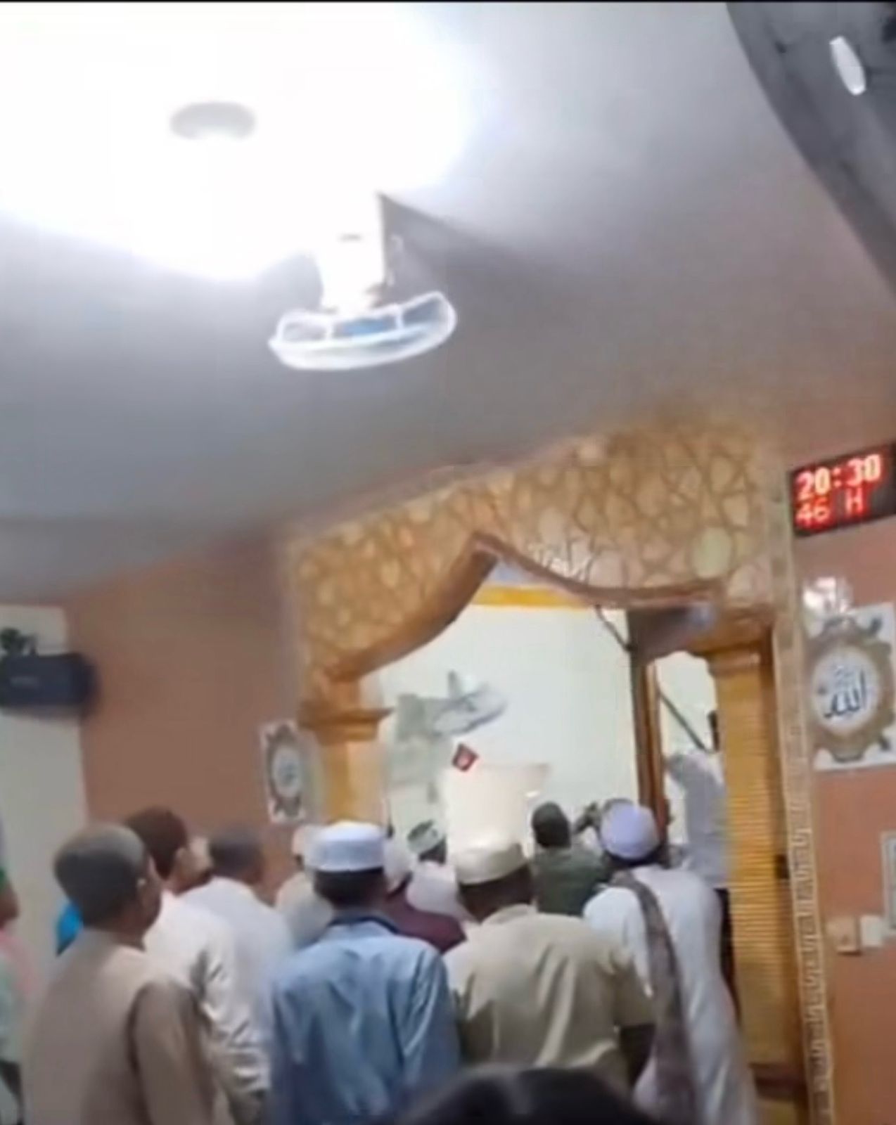 Kericuhan yang di sebabkan oleh pria yang dalam kondisi mabuk terjadi di Masjid Damanhuri Samarinda.