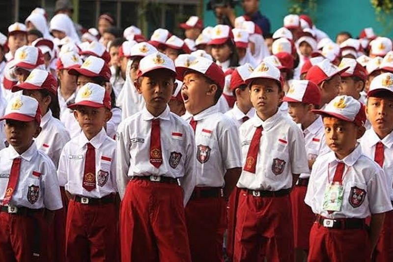 Kasus korupsi oleh sepasang suami istri kepala SD Bekasi.