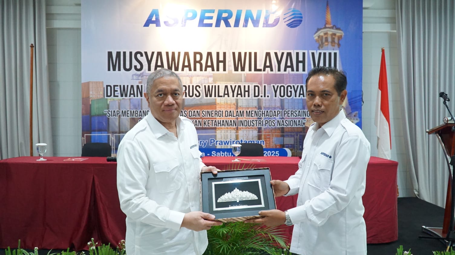 ketua DPW Asperindo DIY Periode 2025-2029 Adi Subagyo bersama  Ketua Umum DPP Asperindo, Mohamad Feriadi Soeprapto