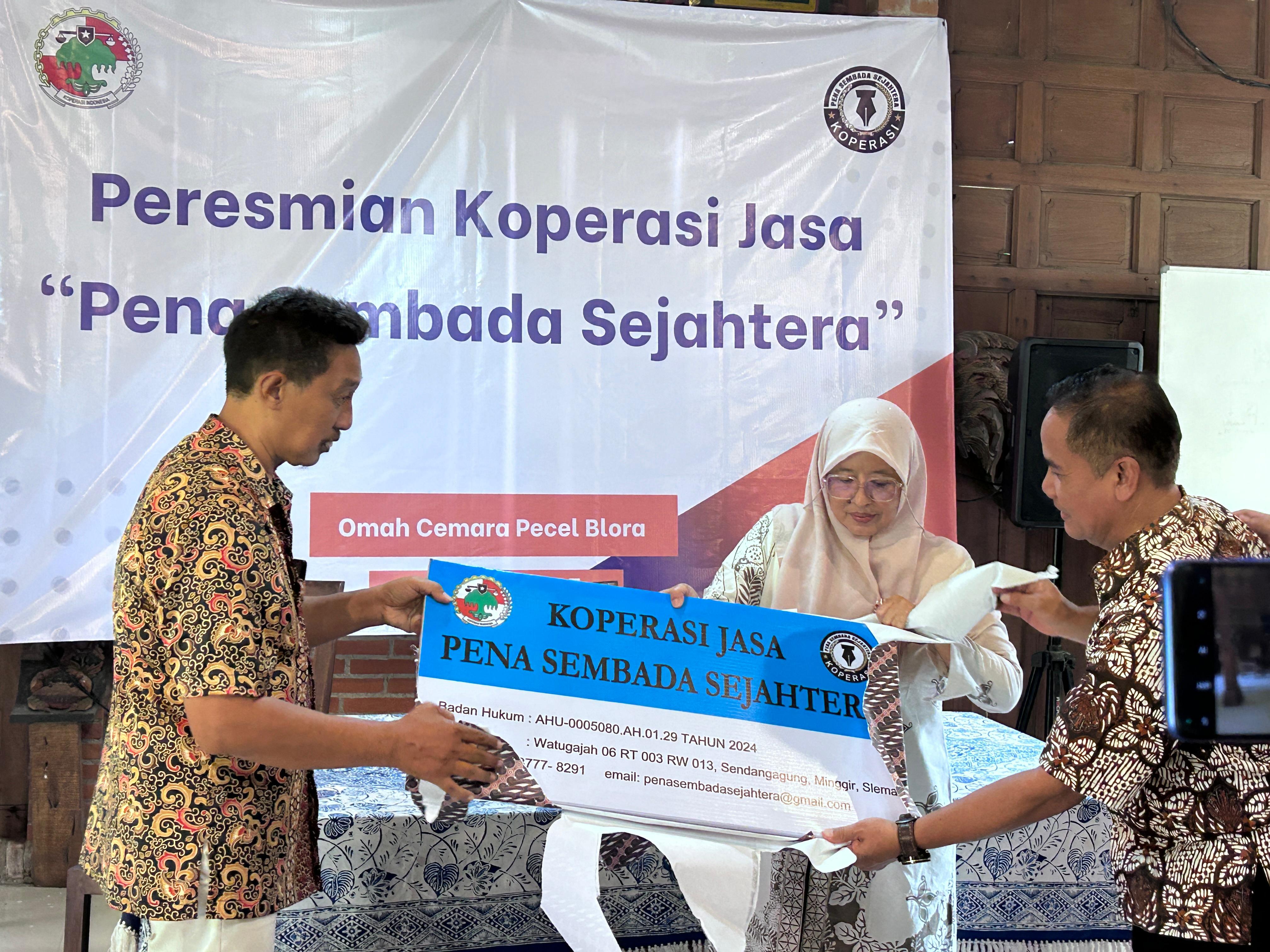Kepala Dinas Koperasi dan UKM Sleman, Tina Hastani saat peluncuran Koperasi Jasa Pena Sembada Sejahtera (PSS) di Omah Cemara Pecel Blora, Tridadi, Rabu (30/4/2025).