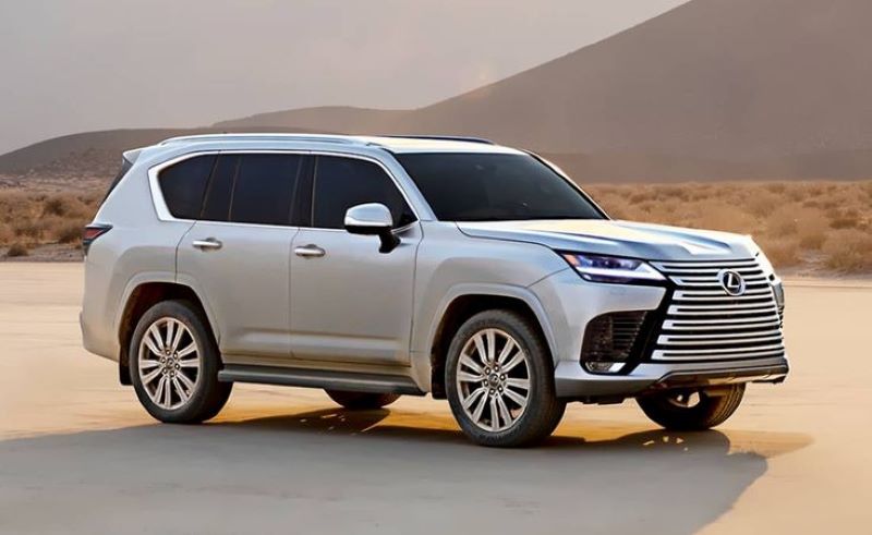 Mobil Lexus LX 600 2022.