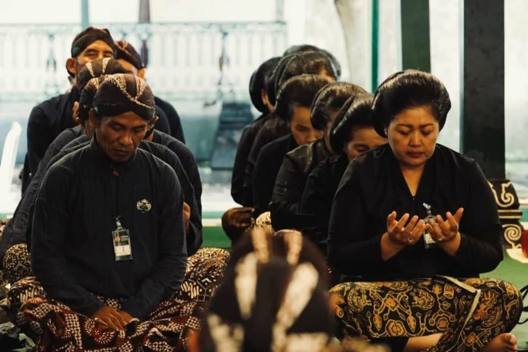 Sebanyak 276 Abdi Dalem Keraton Yogyakarta dari Reh Punokawan dan Kaprajan menjalani wisuda bertempat di Kagungan Dalem Bangsal Kasatriyan.