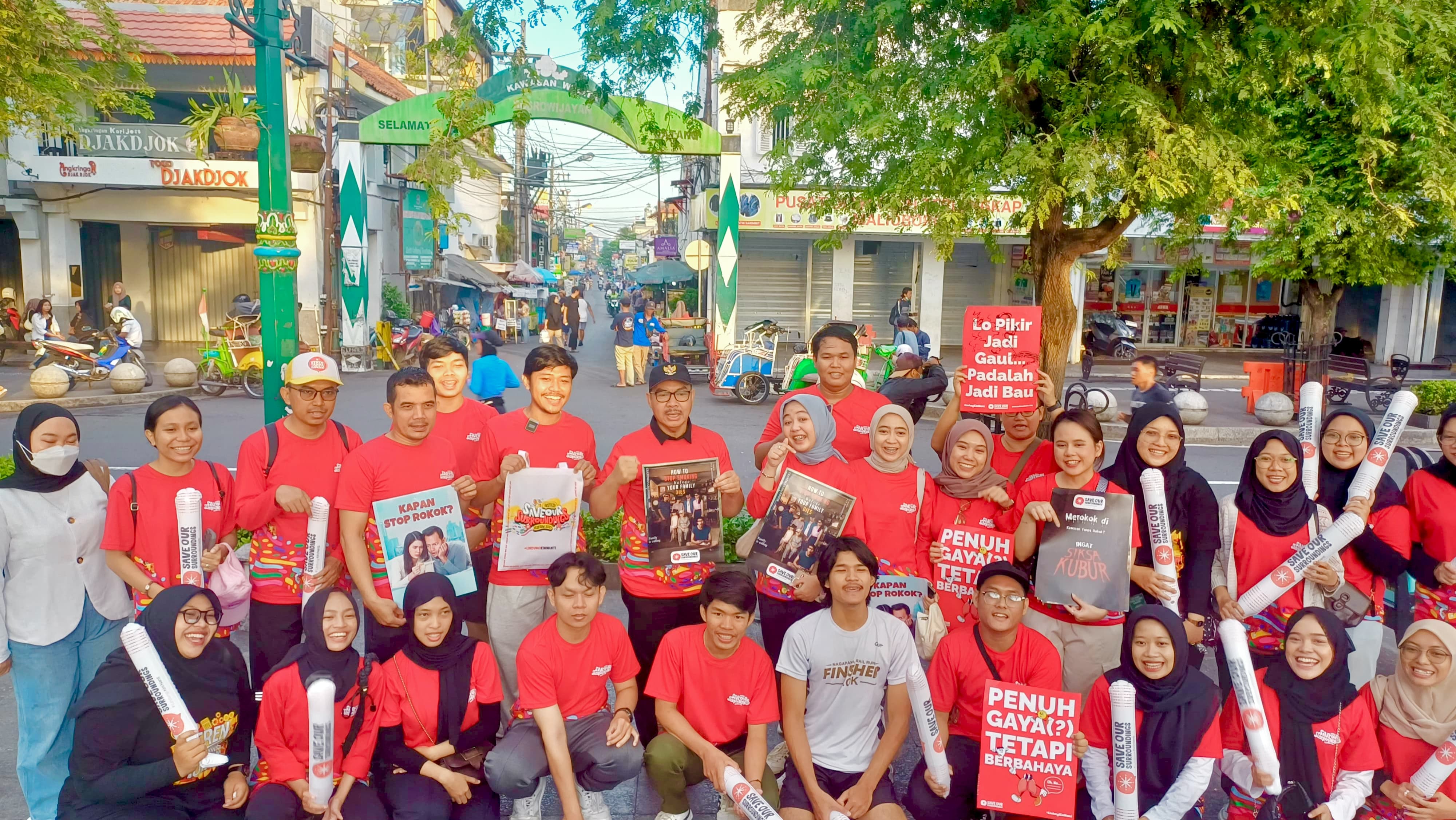 Aksi kampanye KTR yang digagas melalui kolaborasi antara IYCTC, FK-KMK UGM, dan FAKTA.
