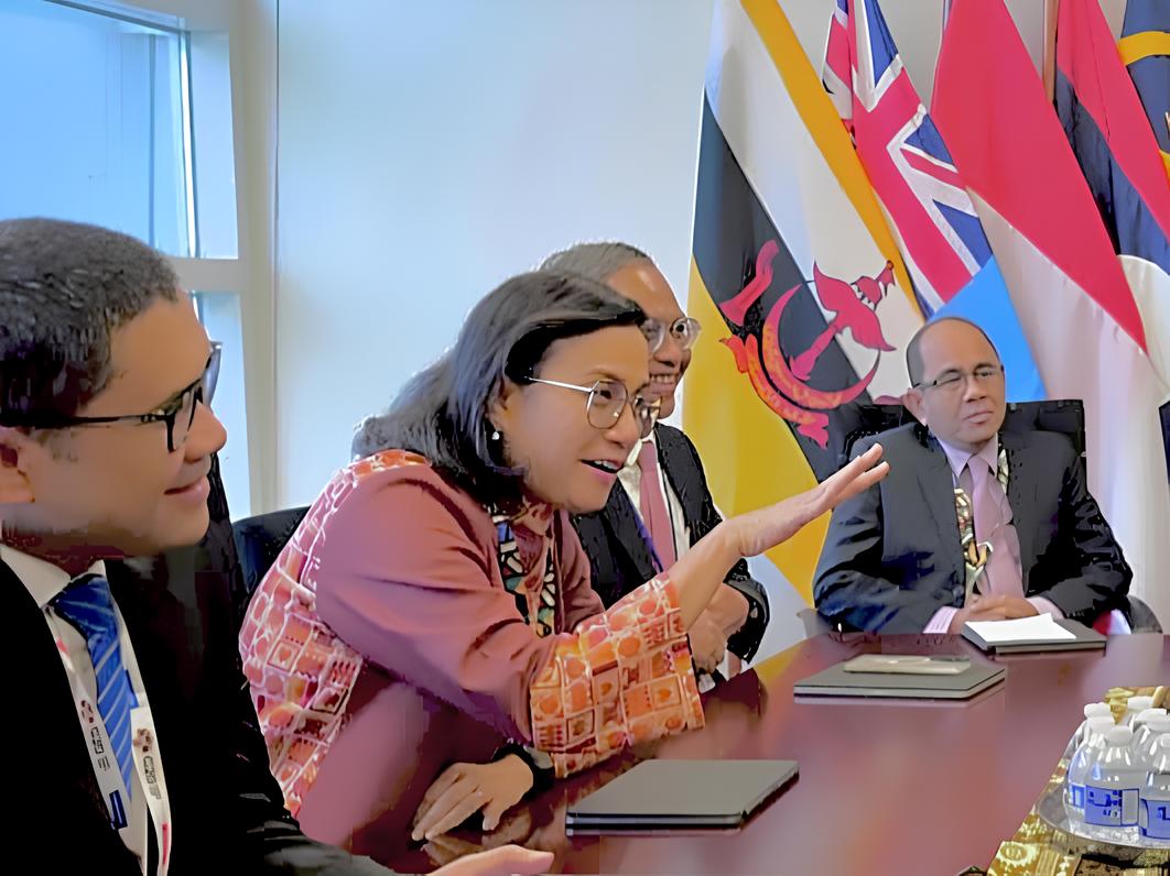 Menteri Keuangan (Menkeu) Sri Mulyani menghadiri Kunjungan Kerja di  Washington D.C yang membahas perihal negosiasi tarif baru yang ditetapkan Presiden Amerika Serikat (AS) (28/4).