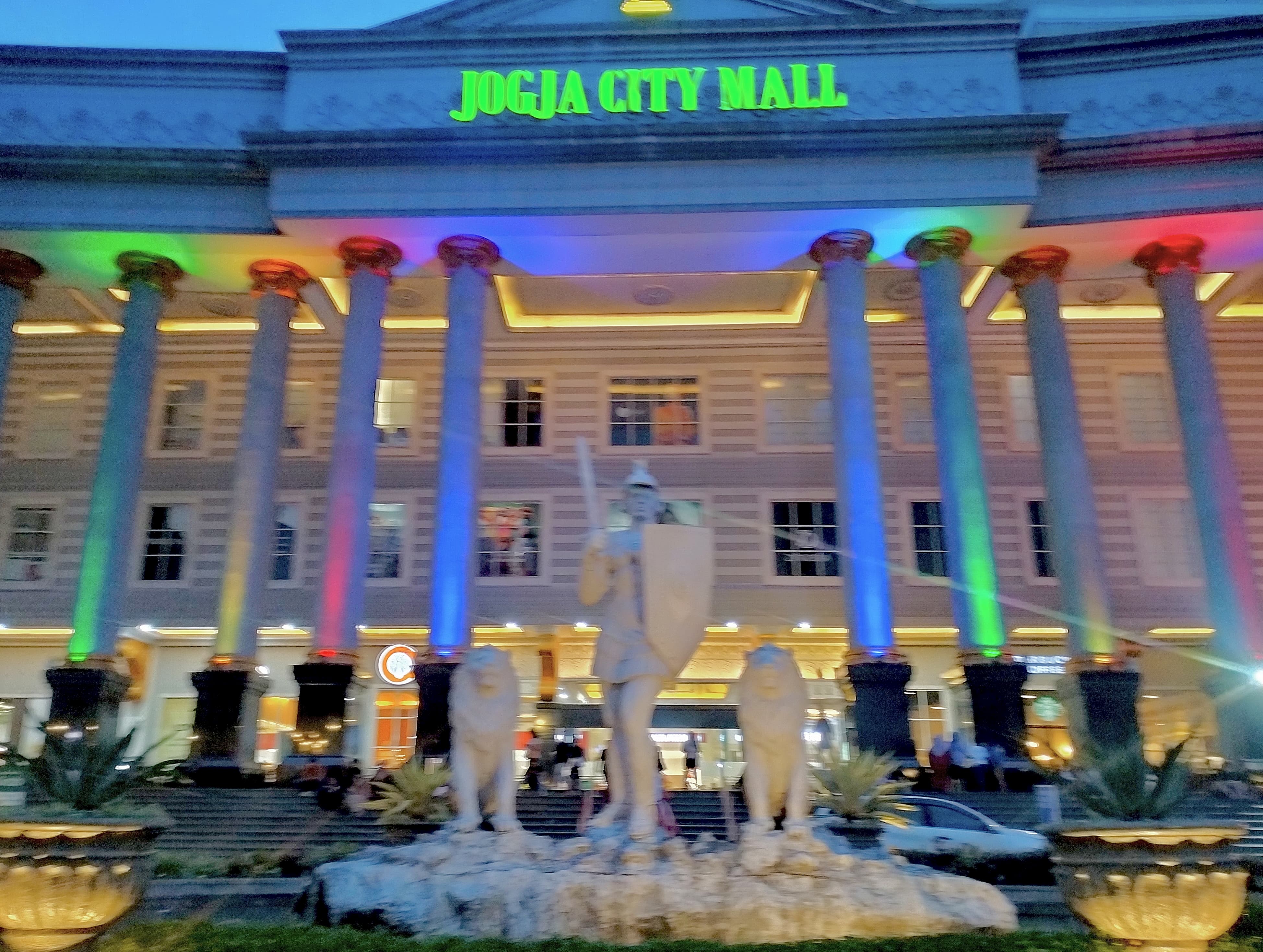 Bagian depan bangunan Jogja City Mall (Foto: Umi Jari Widayah)