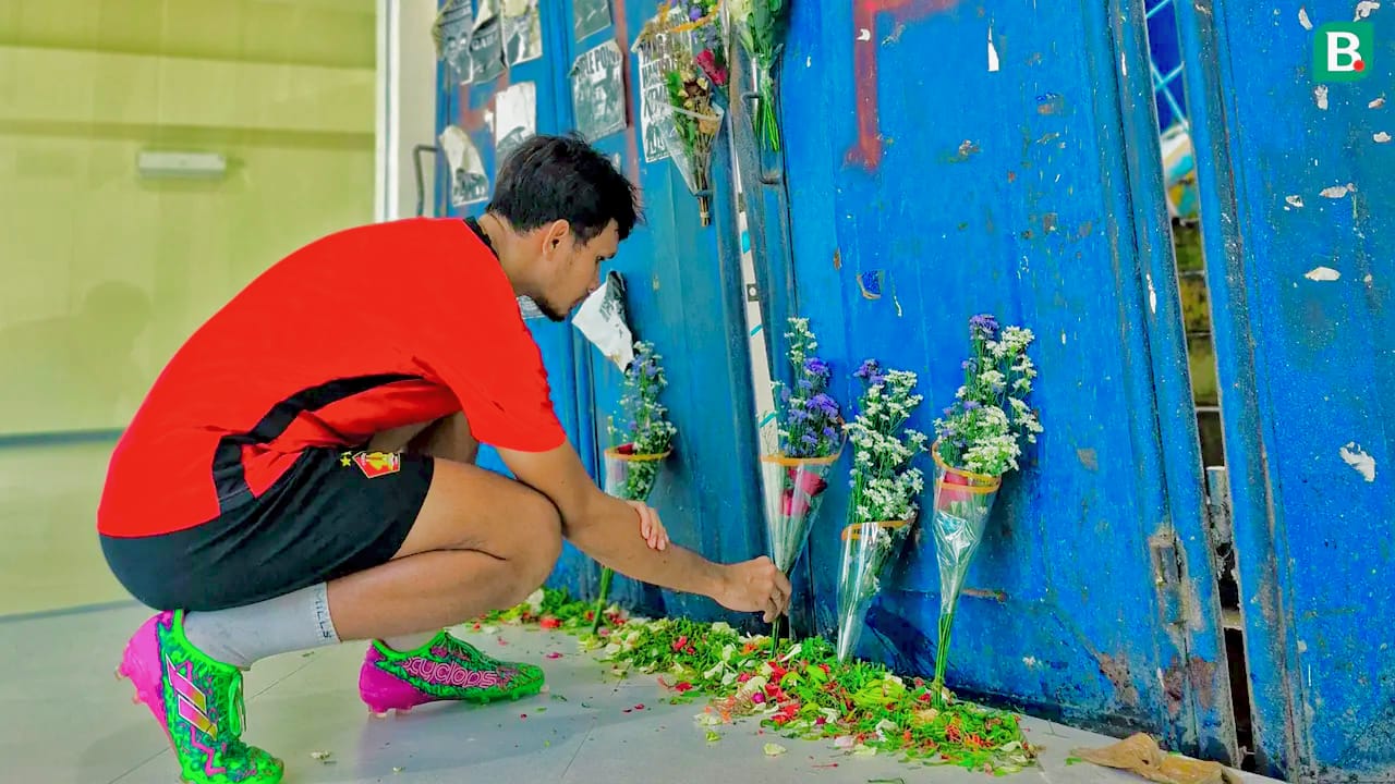 Tim Persik Kediri memanjatkan doa bagi para korban tragedi Kanjuruhan sebelum melakukan latihan resmi untuk bertanding dengan Arema FC (Foto:  Instagram Persik Kediri / @persikofficial)