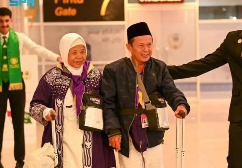 Legiman dan istrinya.