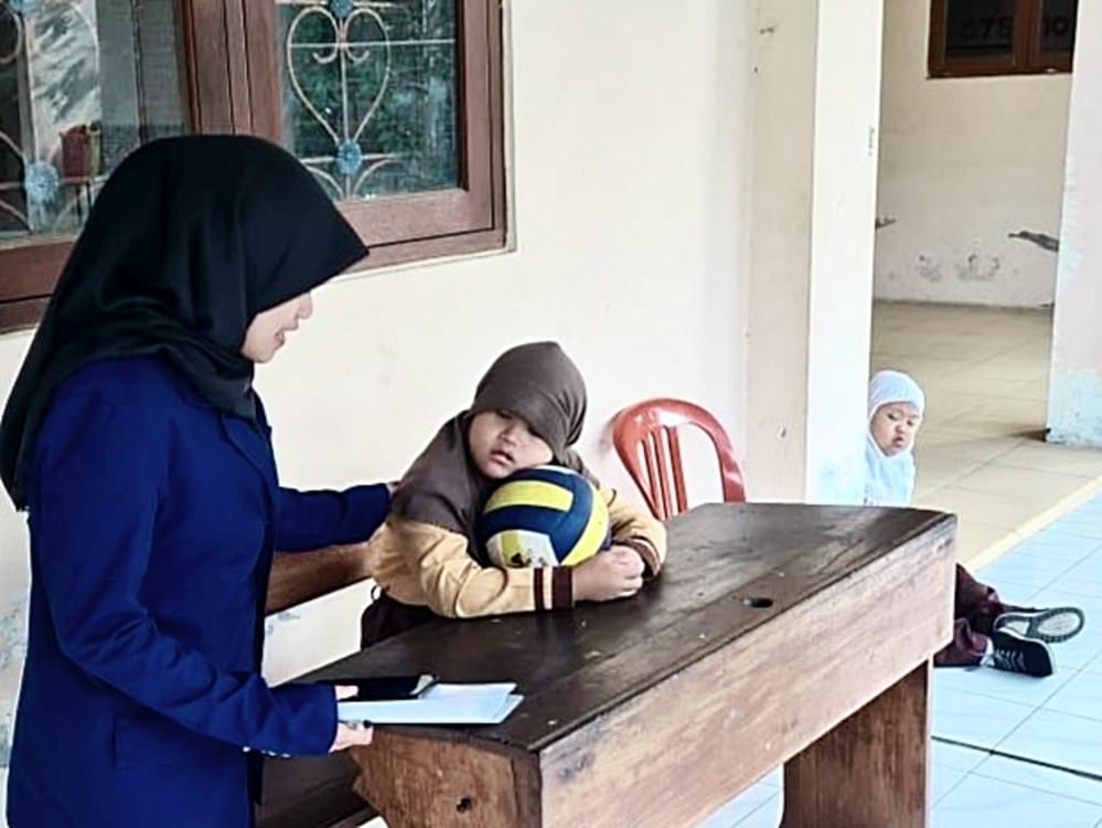Peserta didik dengan disabilitas autis di SLB Tunas Kasih 2 Turi.
