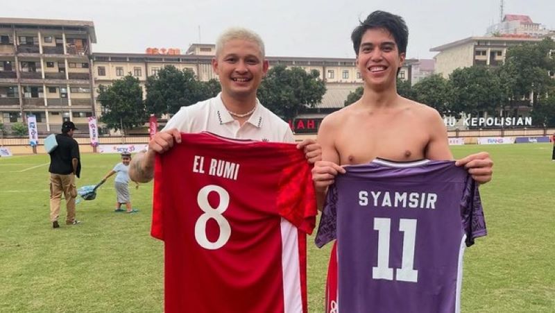 Pertandingan Celebrity Trofeo Cup El Rumi dan Syamsir Alam.