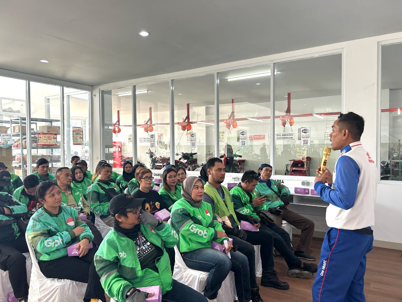 kegiatan edukatif bertajuk Safety Riding untuk Driver Ojek Online