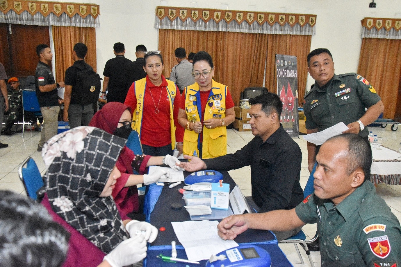 Lions Club Yogyakarta Manggala Mataram bersama Lanud TNI AU Adisutjipto Yogyakarta menggelar bakti sosial di Gedung Serbaguna Adisutjipto Yogyakarta, Kamis (31/7/2025).
