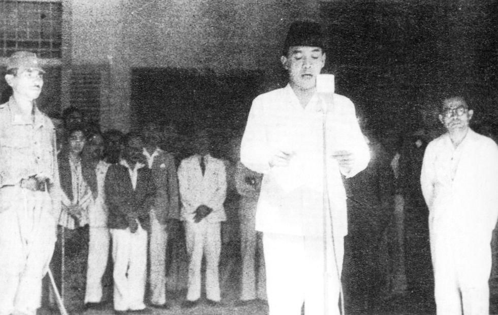 Proklamasi Kemerdekaan Indonesia yang Dibacakan oleh Ir. Soekarno.