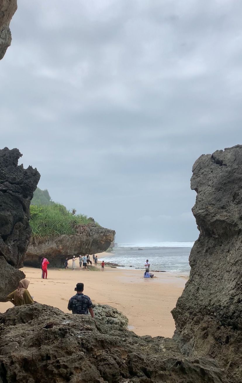 Ilustrasi Pantai Watulawang, Hidden Gem di Gunungkidul.
