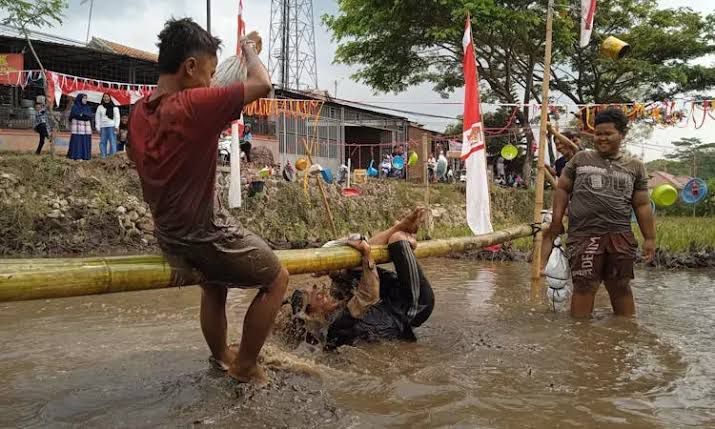 Ilustrasi lomba 17 Agustus yang seru.
