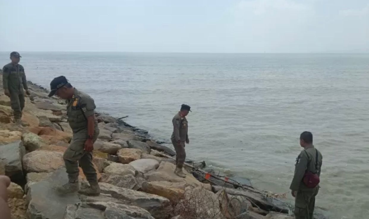 Penemuan jasad wanita di pantai Tasikagung Rembang.