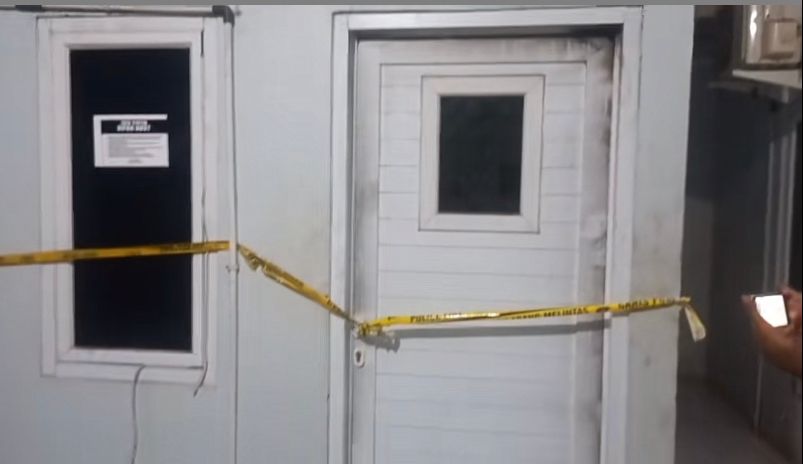 Ilustrasi kosan korban yang di bakar oleh oknum polisi.