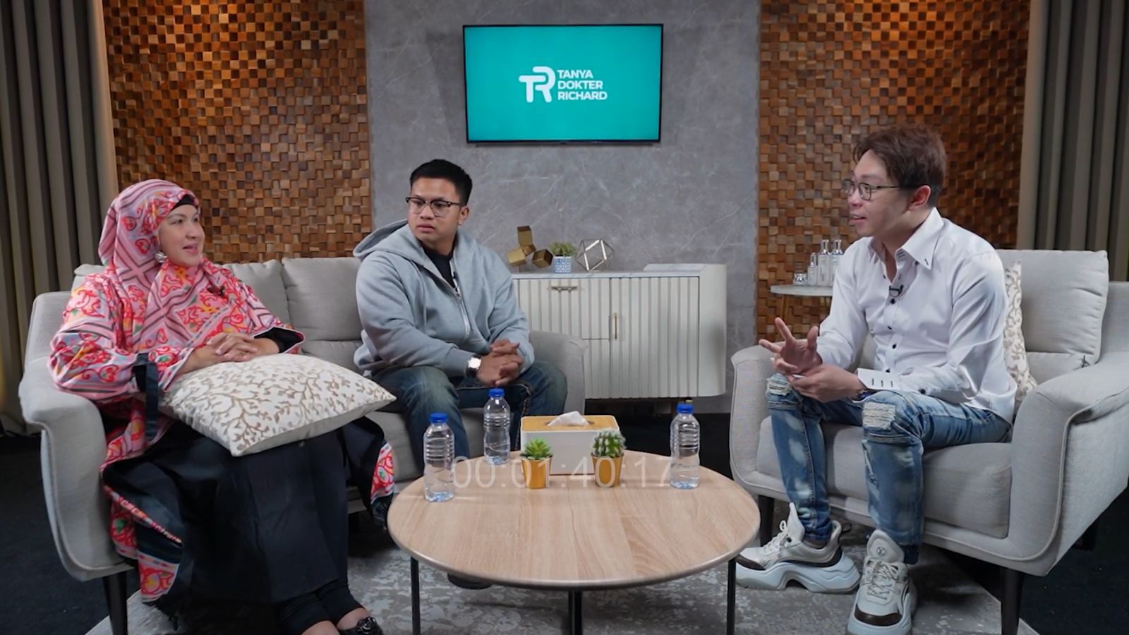 Ilustrasi bunda dan Bigmoo di podcast dr. Richard Lee.