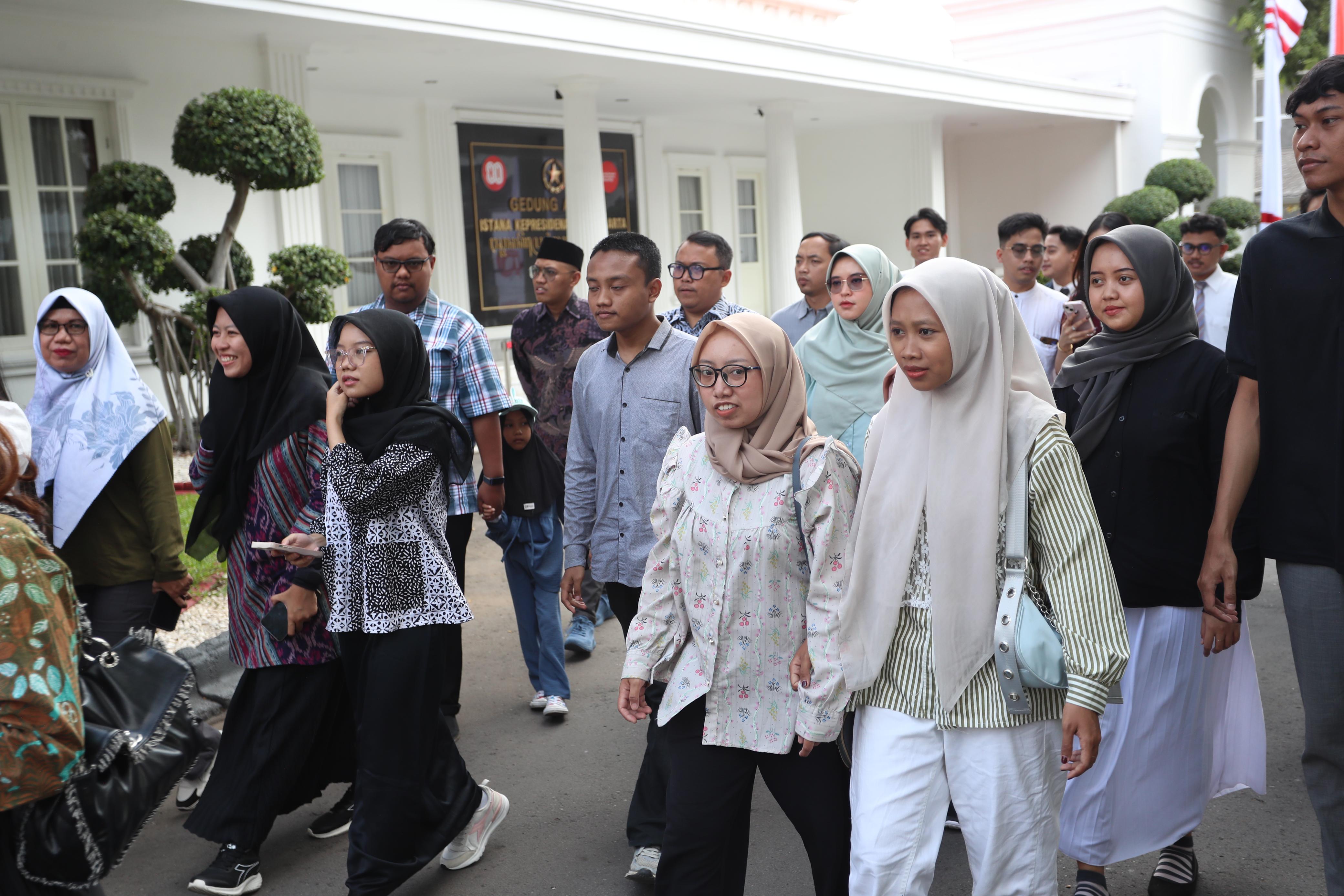 Peserta Istura sedang melakukan tur di Istana Kepresidenan Yogyakarta (16/8/2025).
