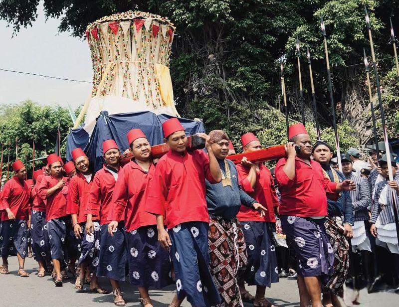 Gunungan Bromo saat prosesi Garebeg Mulud di Keraton Yogyakarta, Jumat (5/9/2025).