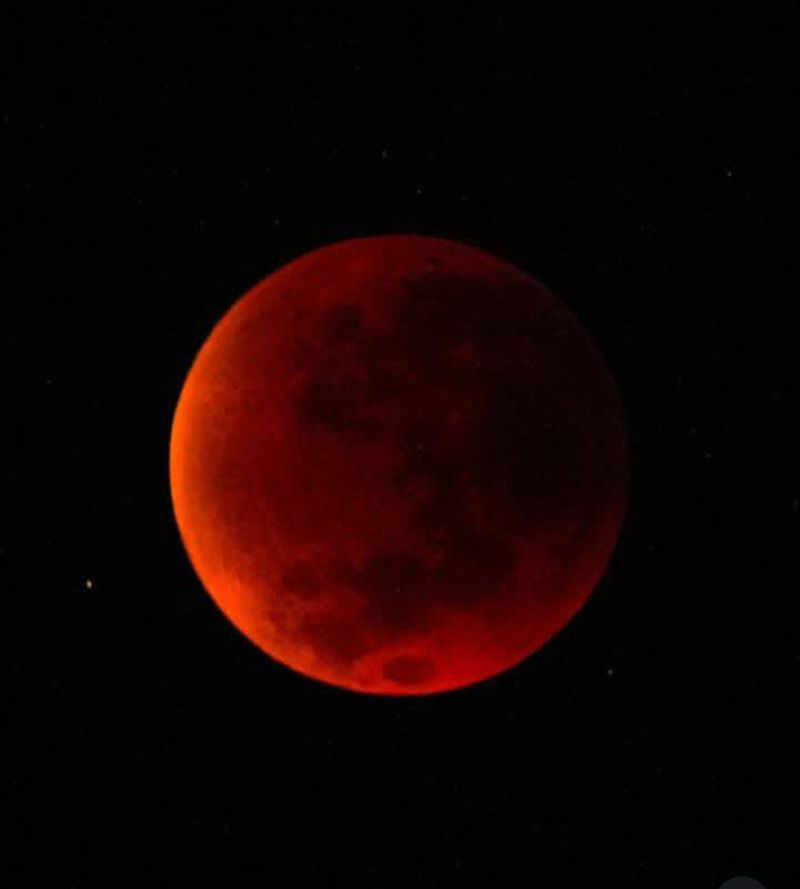 Fenomena Gerhana Bulan Total (Blood Moon).