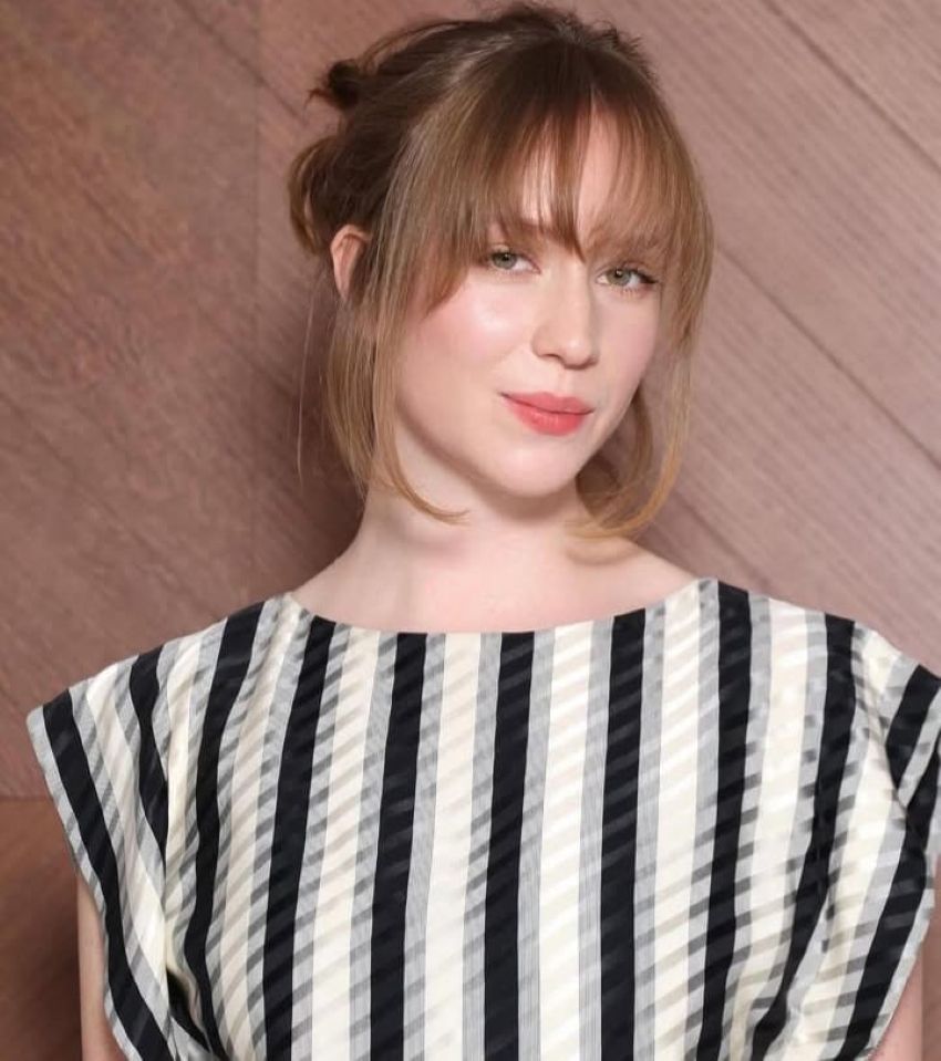 Hannah Einbinder, pemenang Emmy Awards 2025 dalam kategori Outstanding Supporting Actress in a Comedy.