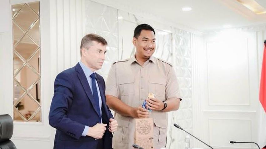 Ario Bimo Nandito Ariotedjo, Mantan Menteri Pemuda dan Olahraga.