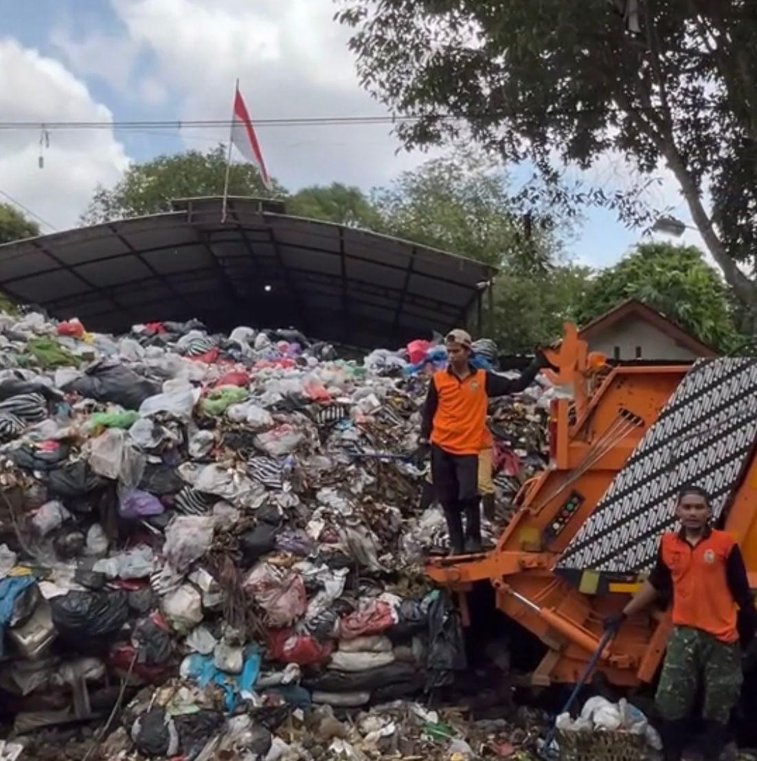 Ilustrasi tumpukan sampah di salah satu Depo Yogyakarta.