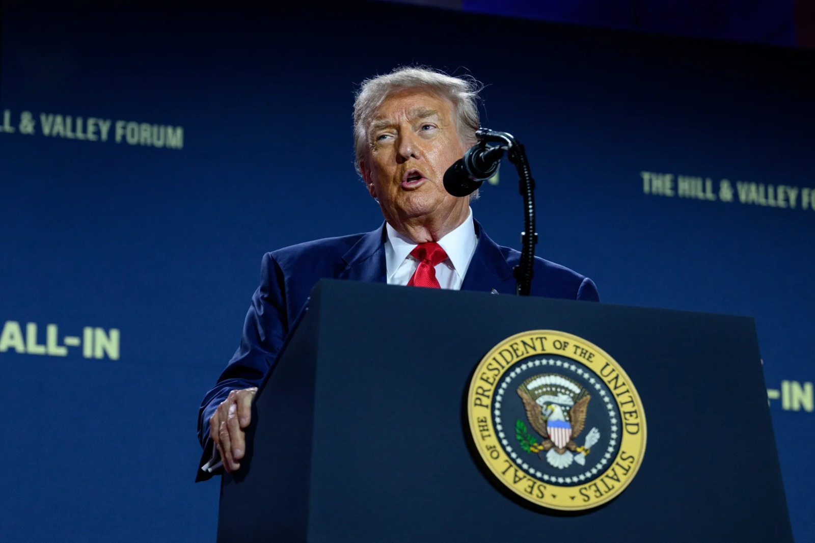 Donald Trump saat memberikan pidato di Auditorium Andrew W. Mellon di Washington, D.C.