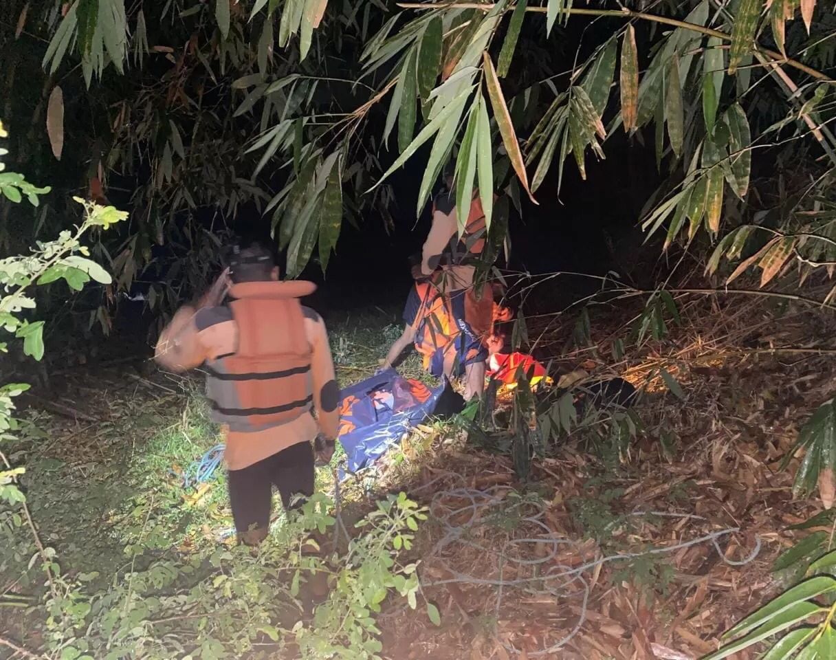 Pencarian Tri Widodo, warga Klaten yang diduga terseret arus Bengawan Solo saat berenang.