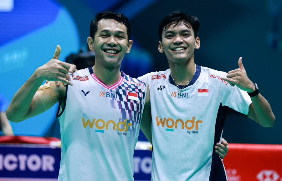 Fajar Alfian dan Muhammad Shohibul Fikri berhasil lolos ke Semifinal China Masters 2025 setelah menaklukkan Malaysia dalam pertandaningan bulu tangkis yang digelar di Beijing, China.